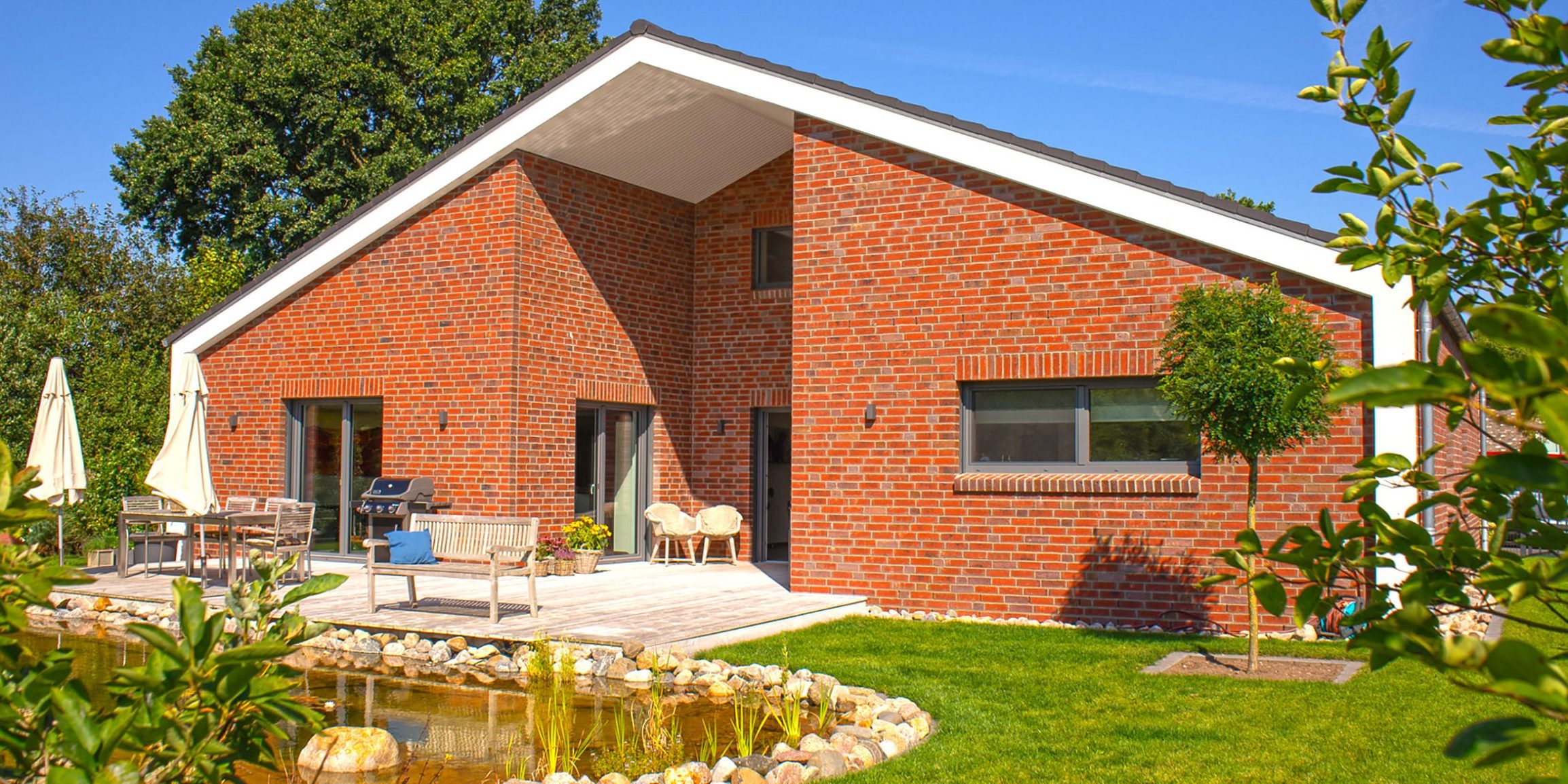 Hausrueckseitemit-Garten